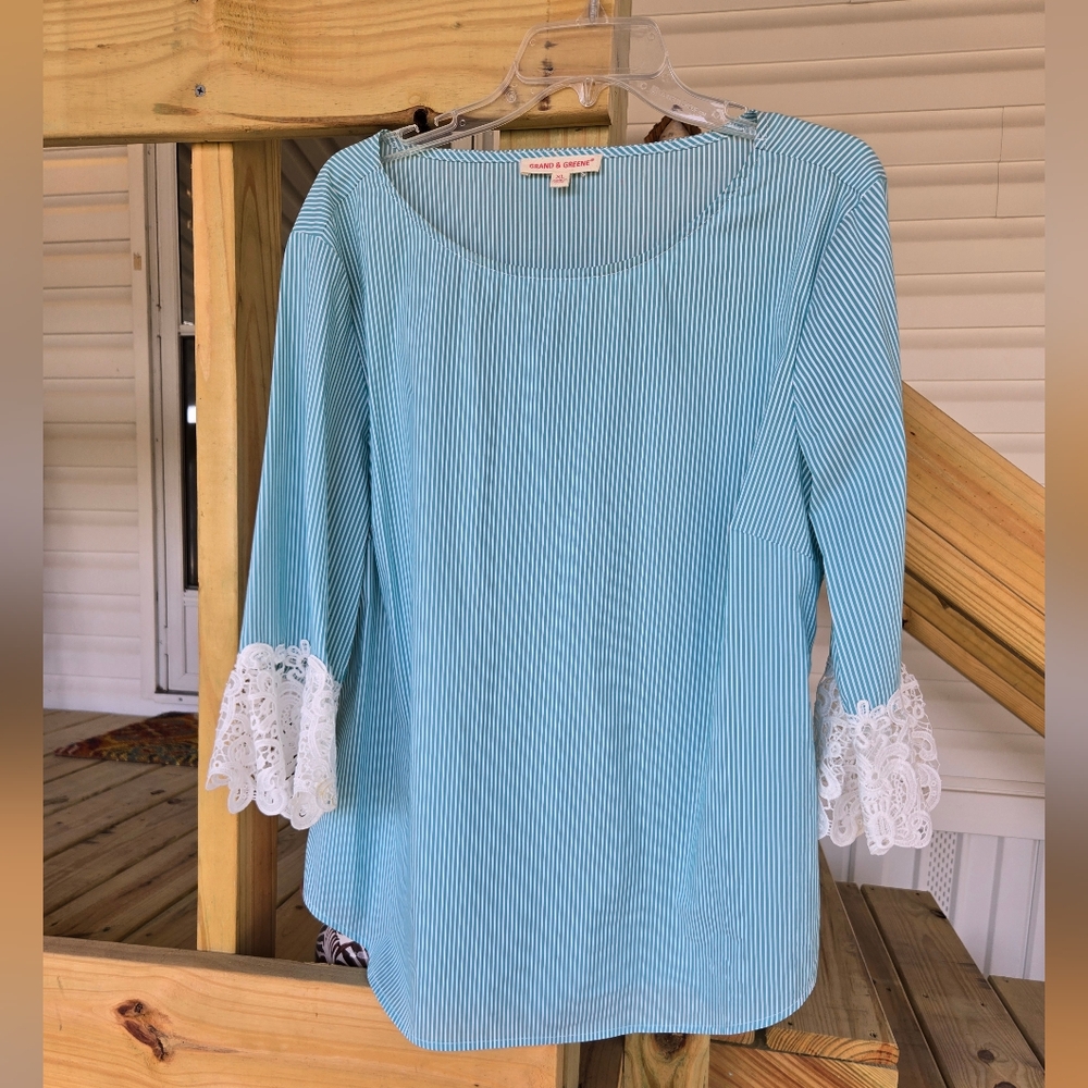 Grand & Green Green and White Women's Top with Lace Sleeves 286